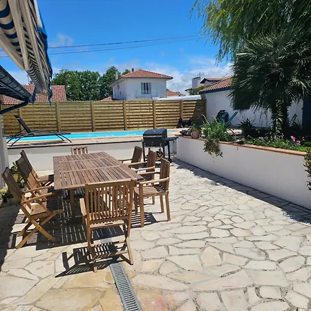 Avec Piscine A Вилла Андай