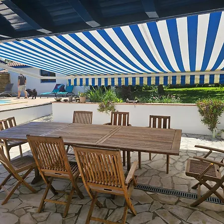 Avec Piscine A Вилла *